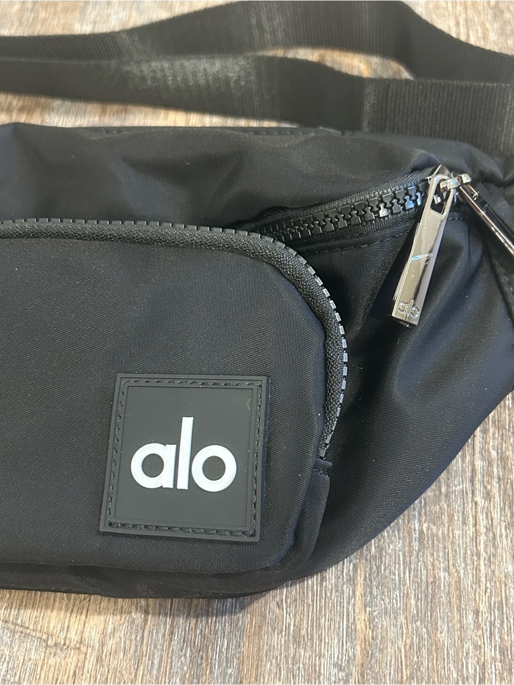Alo Yoga Explorer Belt Bag – Black Fanny Pack, Crossbody Bag - NWT - Picture 2 of 4